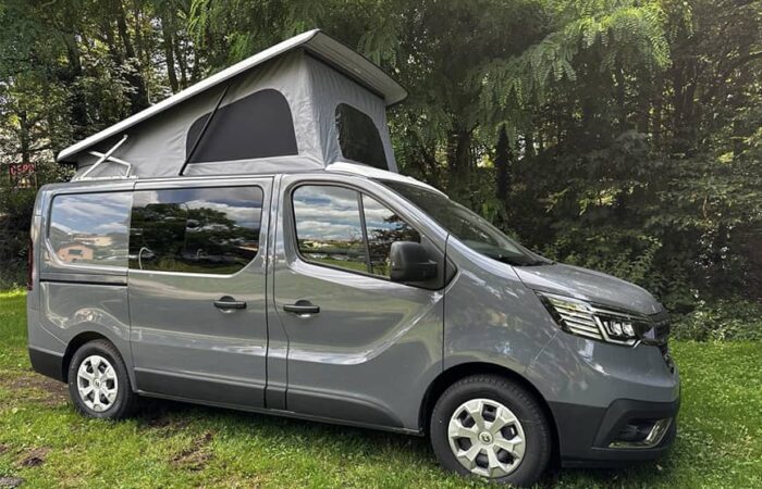 Renault Trafic court aménagé avec toit relevable Reimo Easy Fit